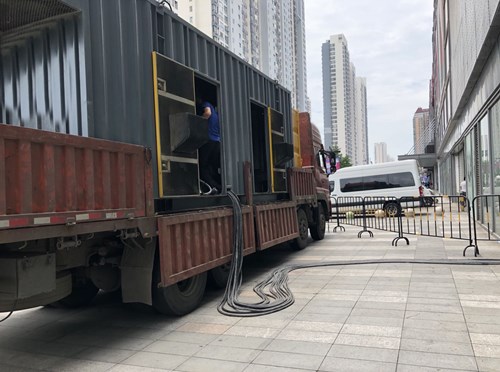 新巴尔虎右低温环境下，柴油发电机组电池充满电的具体时间受哪些因素影响？