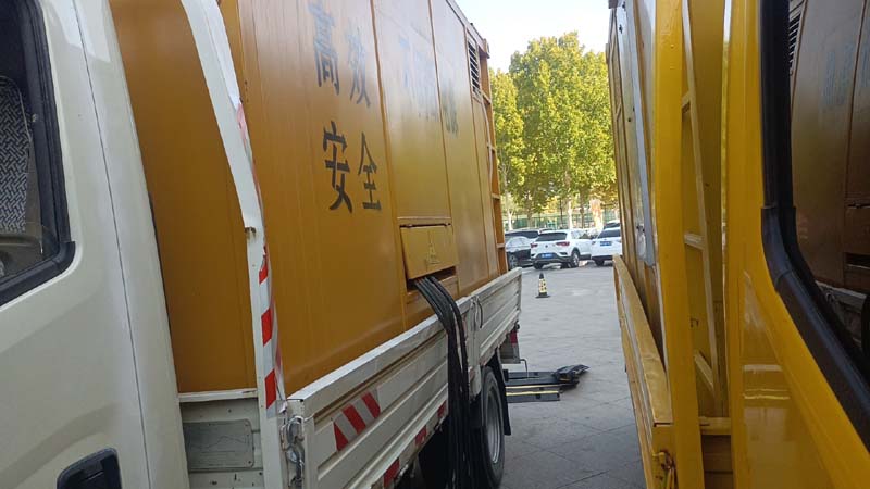 新巴尔虎右如何判断柴油发电机组和UPS电源的切换时间是否符合要求？