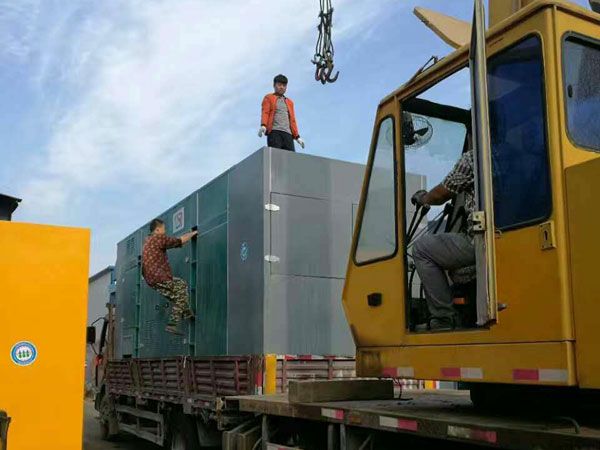 新巴尔虎右如何判断水冷式机油散热器密封件是否需要更换？